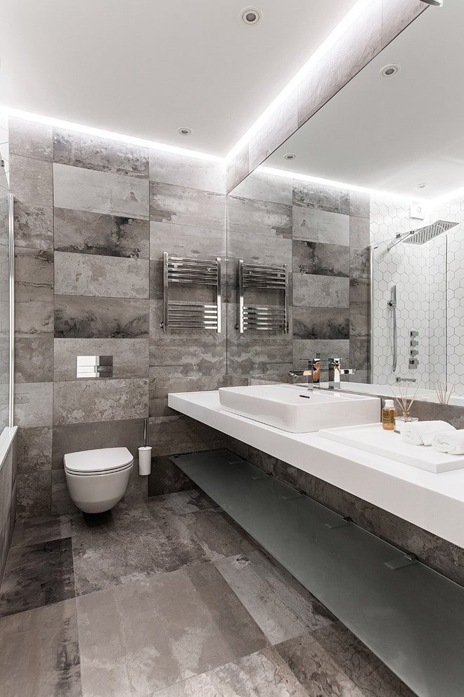 struttura del soffitto sospeso nel bagno