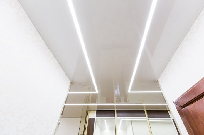 linee fluttuanti sul soffitto
