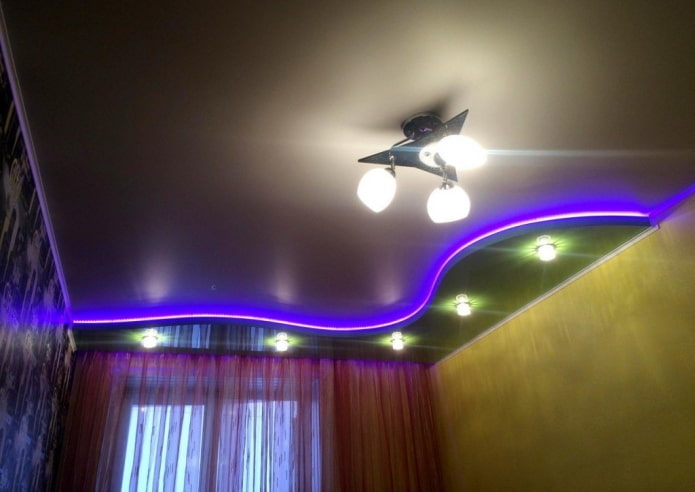 struttura del soffitto sospeso su un lato