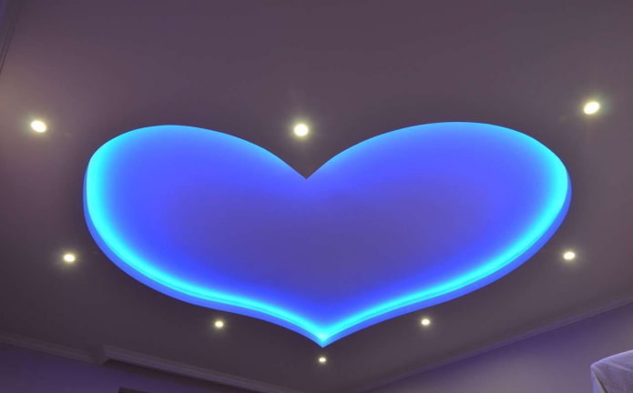 soffitto galleggiante blu a forma di cuore
