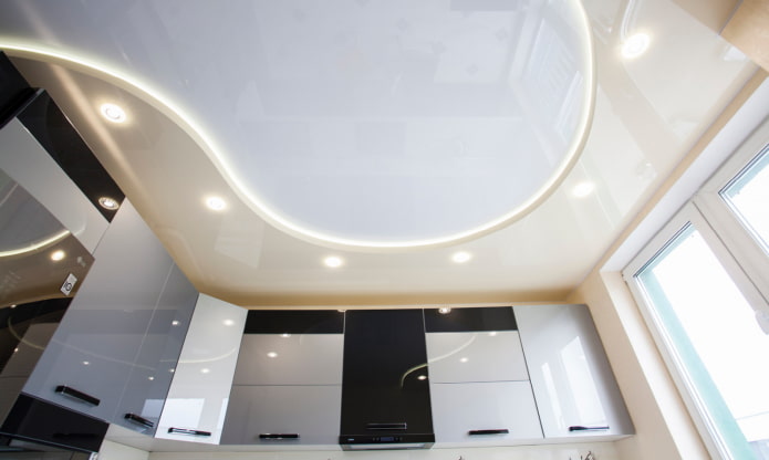 soffitto insolito con illuminazione in cucina