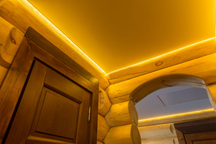 struttura galleggiante con illuminazione gialla