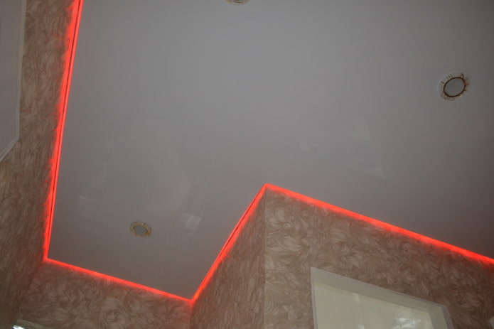struttura galleggiante con retroilluminazione rossa