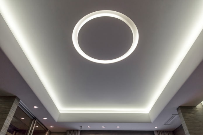 soffitto con illuminazione