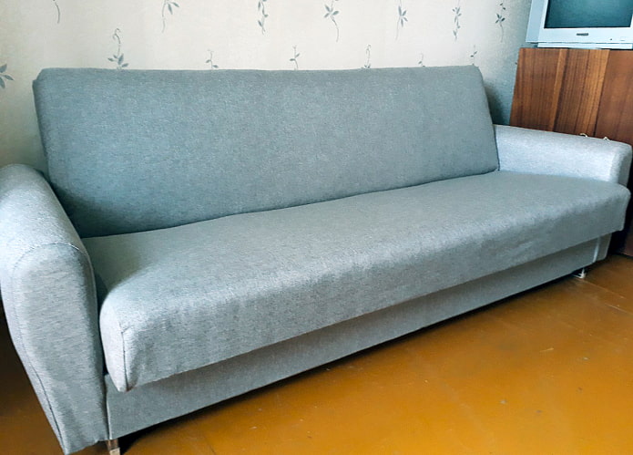 Divano sovietico rivestito