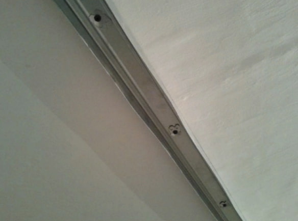 montaggio a soffitto