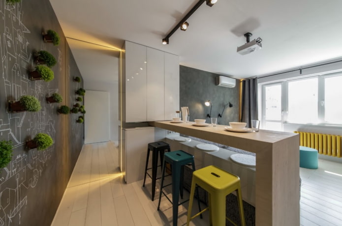 bancone bar all'interno della cucina-soggiorno