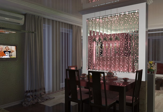 parete divisoria con illuminazione all'interno della cucina-soggiorno