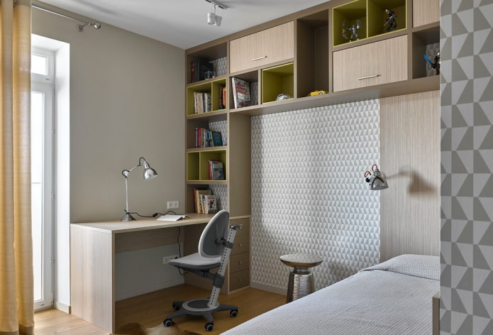scrivania con astuccio all'interno