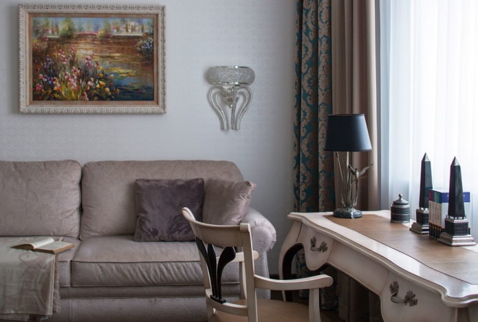 scrivania con piano in pelle all'interno