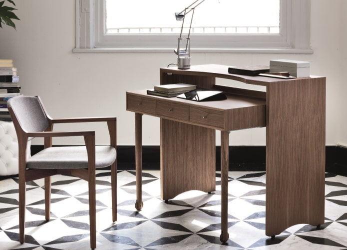 scrivania retrattile all'interno