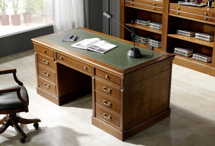 scrivania con stoffa all'interno