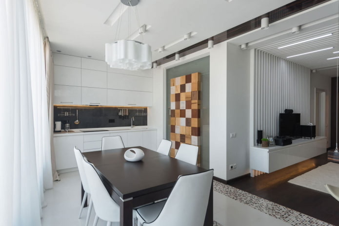 Cucina in un bilocale in stile europeo
