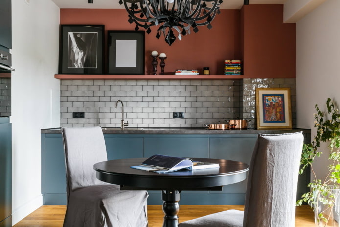 Cucina lineare con mensola