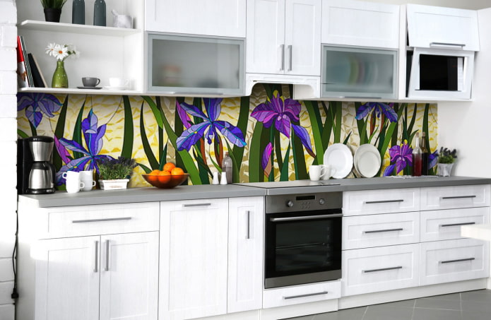 fiori sul grembiule da cucina