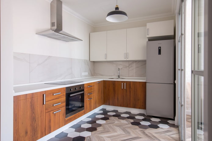 pavimento combinato nell'interno della cucina