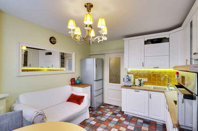 piastrelle a mosaico per pavimenti nell'interno della cucina