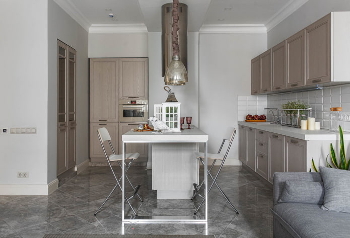 piastrelle grigie per il pavimento all'interno della cucina