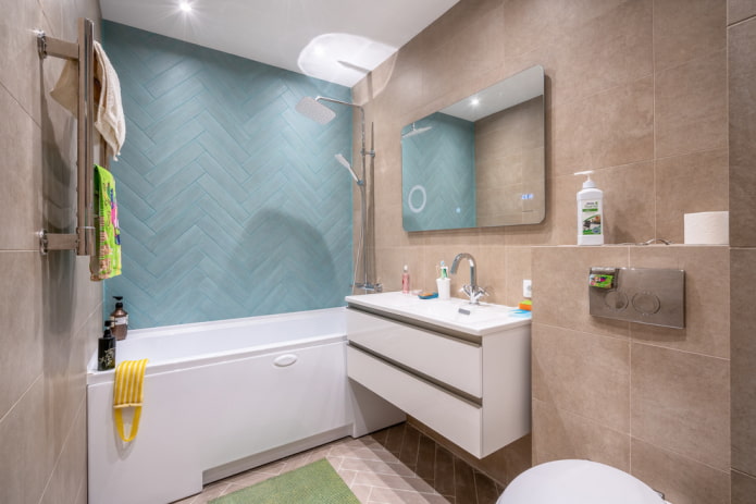 Piastrelle beige grandi e turchese diagonale