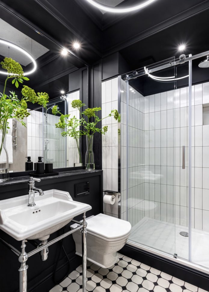 Bagno bianco e nero con vernice e piastrelle
