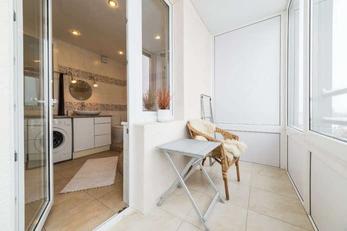 piastrelle all'interno del balcone