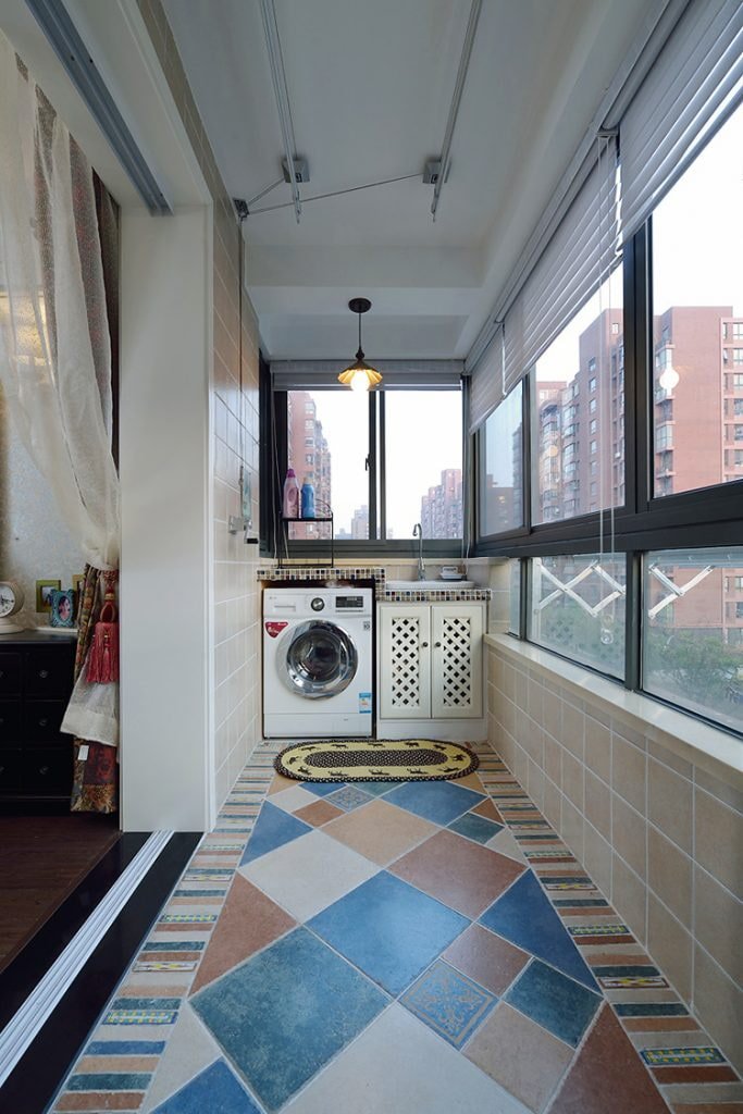 piastrelle all'interno del balcone
