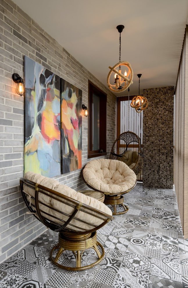 piastrelle all'interno del balcone