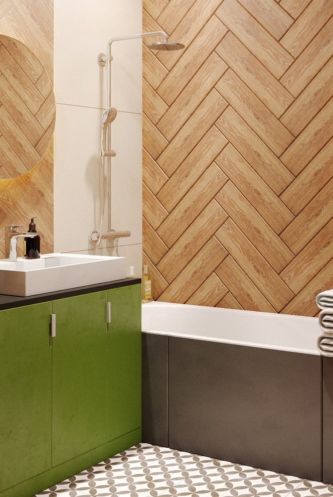 disposizione delle piastrelle effetto legno nell'interno del bagno