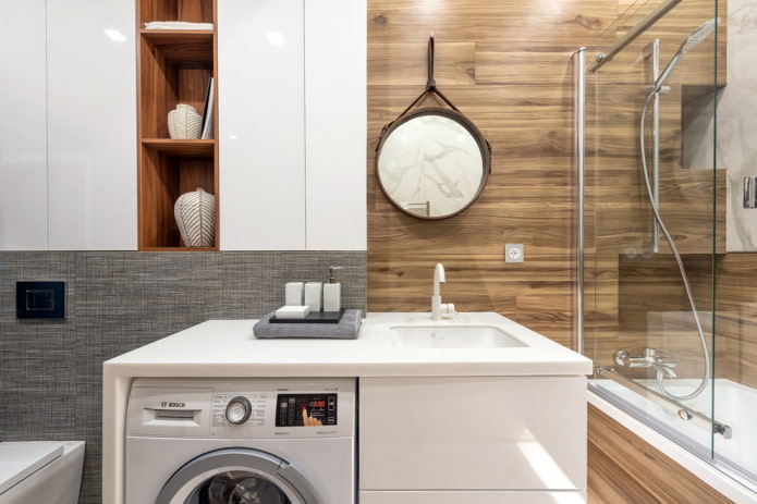 piastrelle effetto legno nell'arredamento del bagno