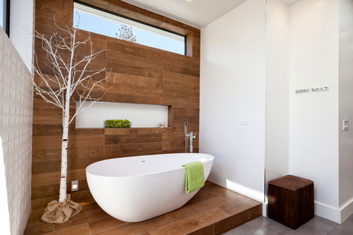 effetto legno piastrelle in un bagno in stile moderno