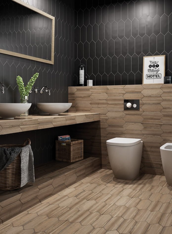 piastrelle effetto legno nell'interno di un bagno
