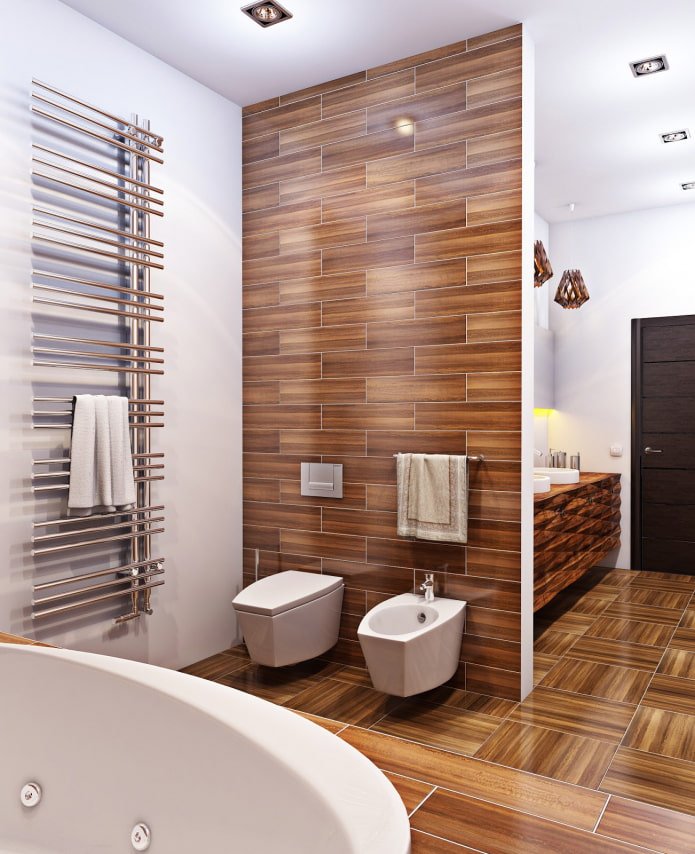 piastrelle effetto legno nell'interno del bagno