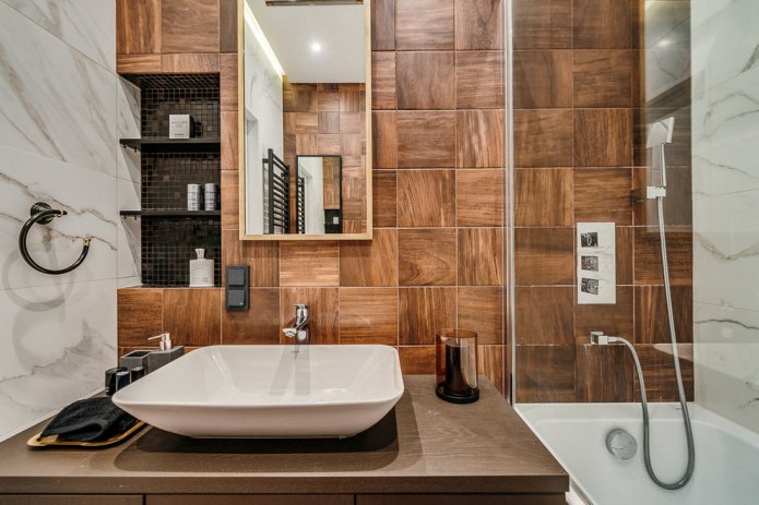 Piastrelle effetto legno in bagno