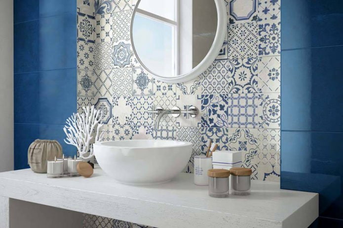 Piastrelle patchwork in bagno