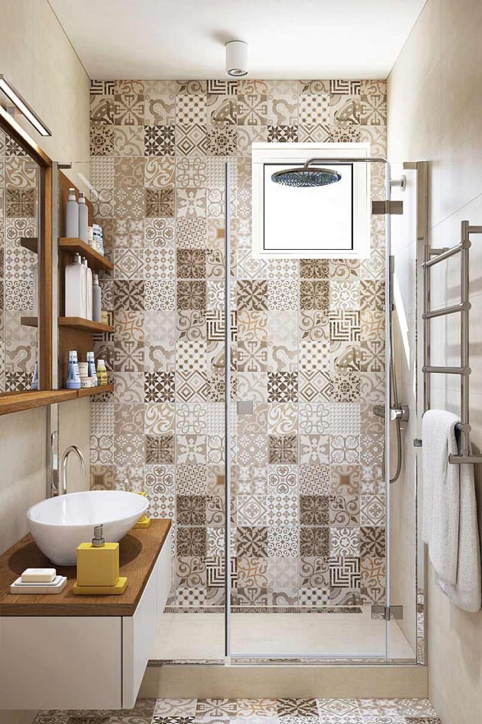 Piastrelle patchwork nel bagno