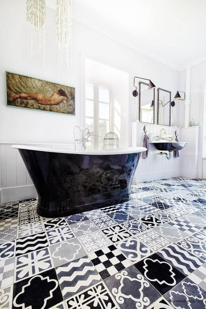Piastrelle patchwork nel bagno