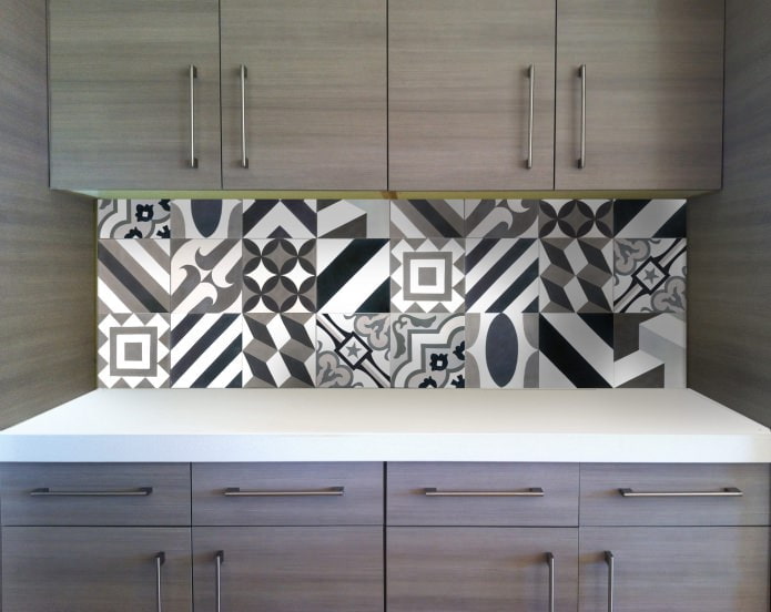Piastrelle patchwork in cucina in stile minimalismo