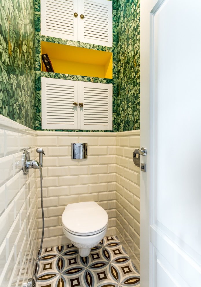 Mobiletto da incasso all'interno del WC