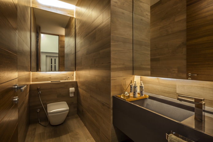 armadietto sopra l'installazione all'interno del bagno