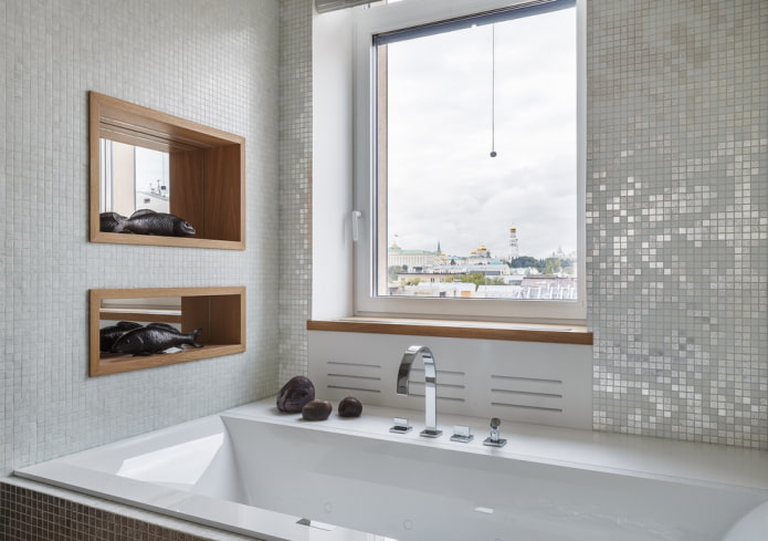 rifinitura in mosaico nell'interno del bagno