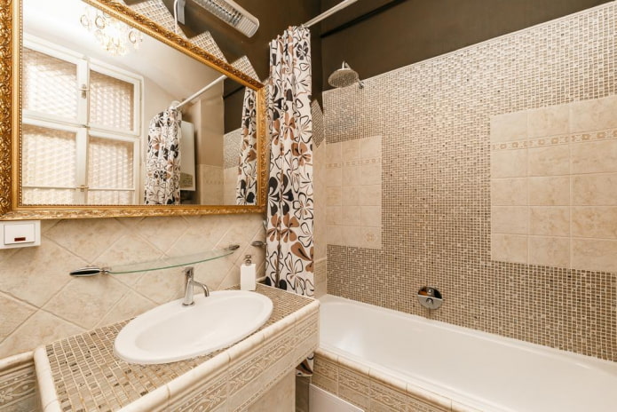 decorazione di piastrelle nell'interno del bagno