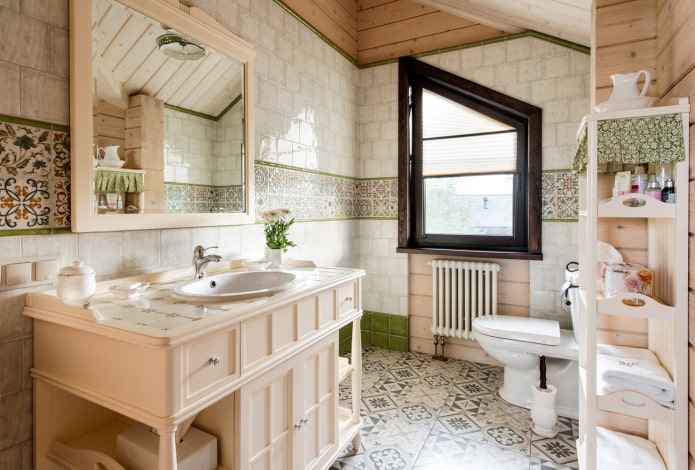 piastrelle all'interno del bagno in stile provenzale