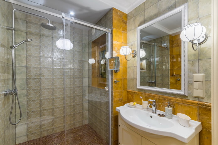 interno del bagno piastrellato