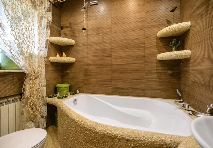 piastrelle marroni nell'interno del bagno