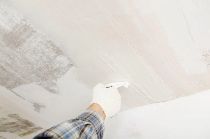 livellamento del soffitto con stucco