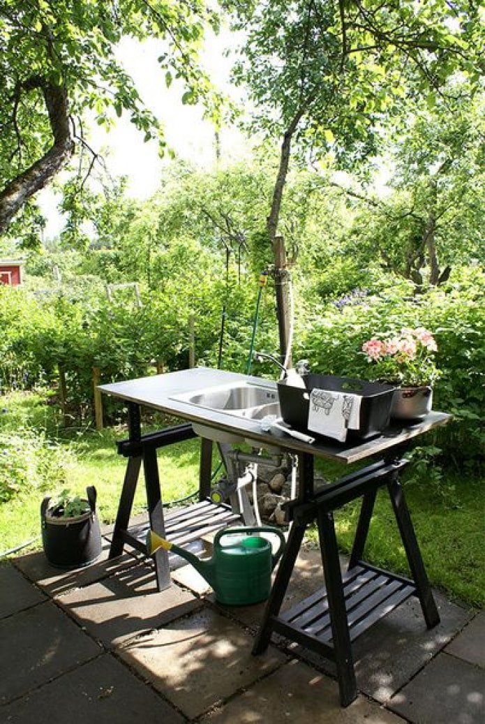 Piano di lavoro e lavabo