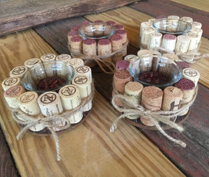 candelieri in vetro e tappi di sughero