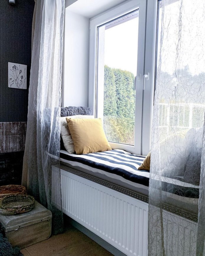 davanzale-divano in camera da letto