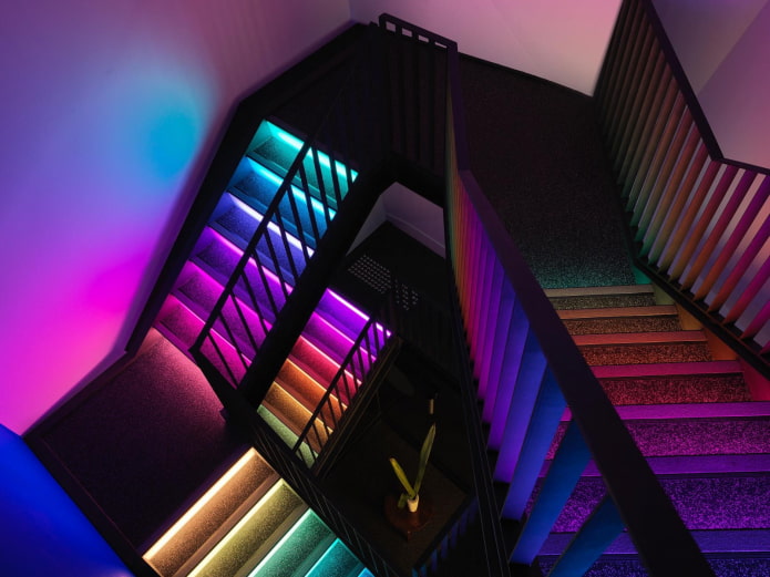 design della scala con illuminazione