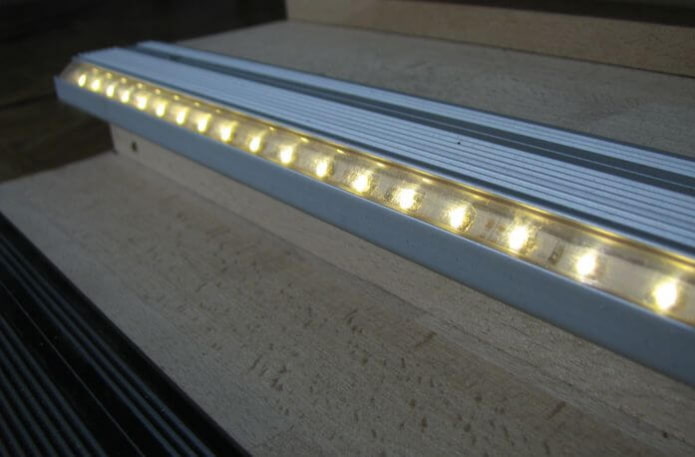 installazione dell'illuminazione delle scale